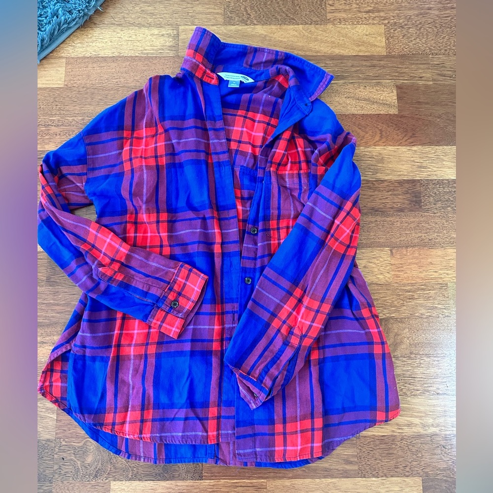 Selling gently used old navy flannel top in medium